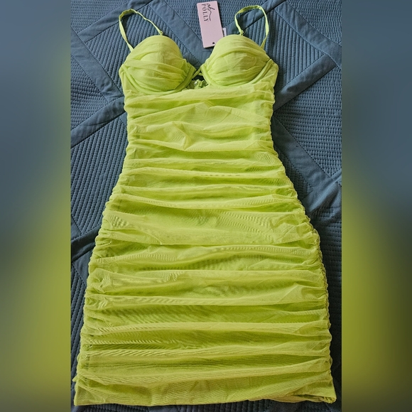 Oh Polly Dresses & Skirts - Oh Polly Lime Green Ruched Dress size 4 US